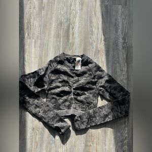 Gymshark Adapt Camo Seamless Long Sleeve Crop Top in black Size S